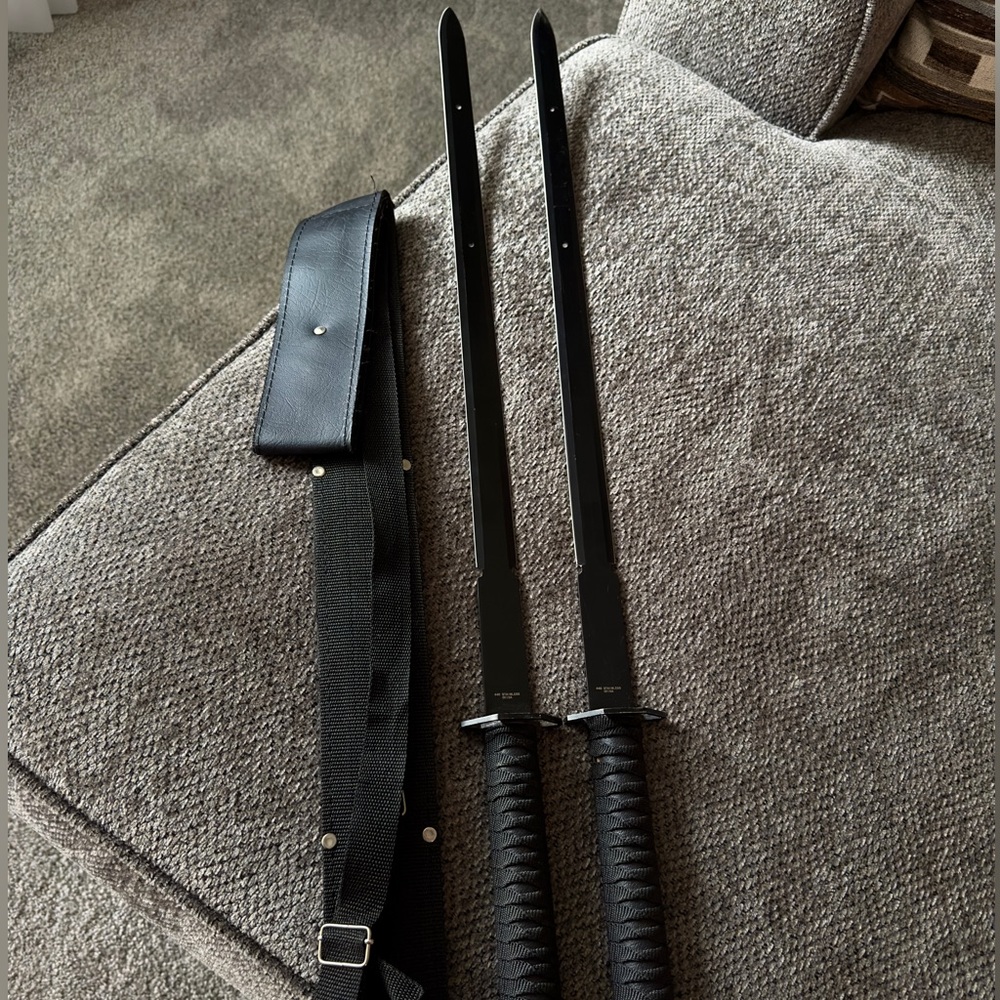 Dual wielding twin Katana’s